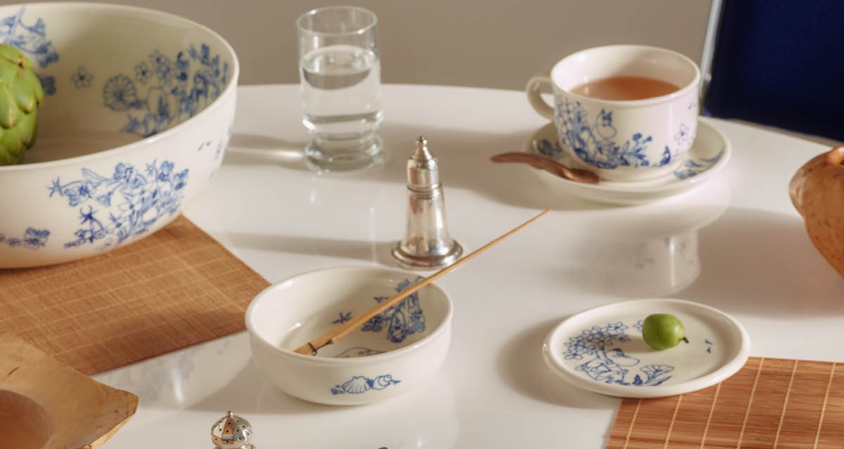 Muumi Harun sinivalkoisesta posliinista tehty kattaus