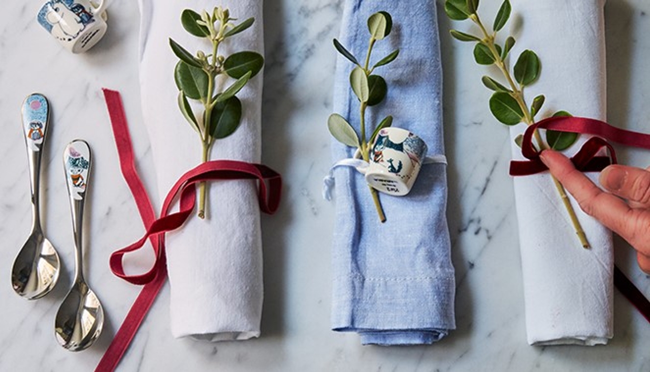 Hackman Mummiskjeer på marmorbenk