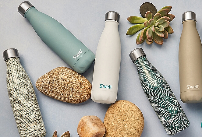 S'well vattenflaskor i olika vit grå och beigea toner