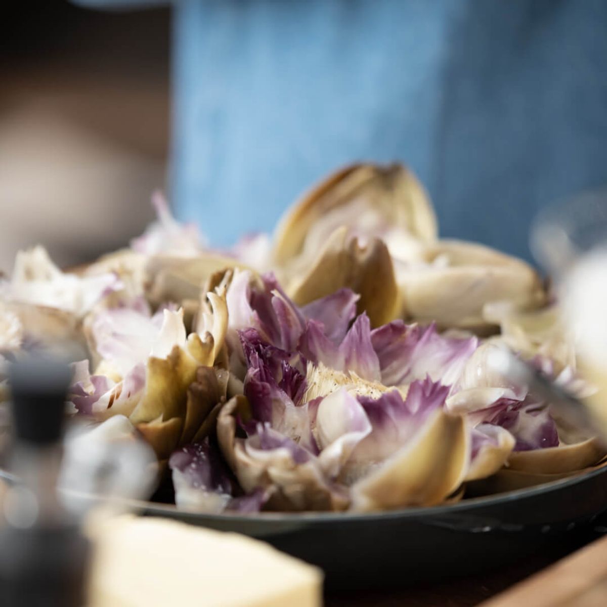 Kronärtskocka med aioli, olivolja och salt Cervera