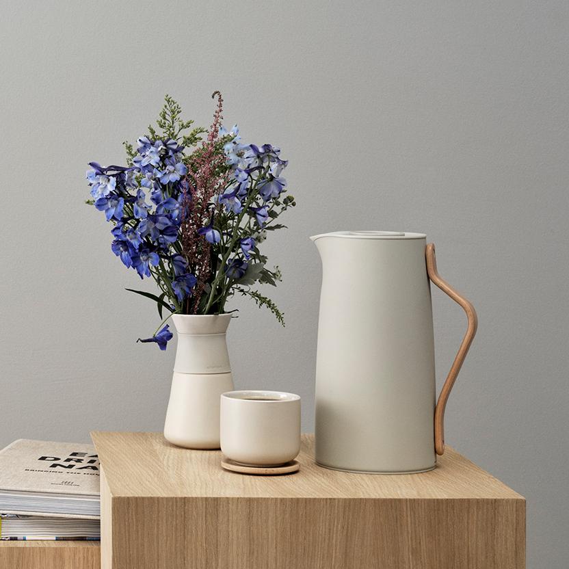 Stelton Danish Modern vedenkeitin termoskannu minimalistinen beige