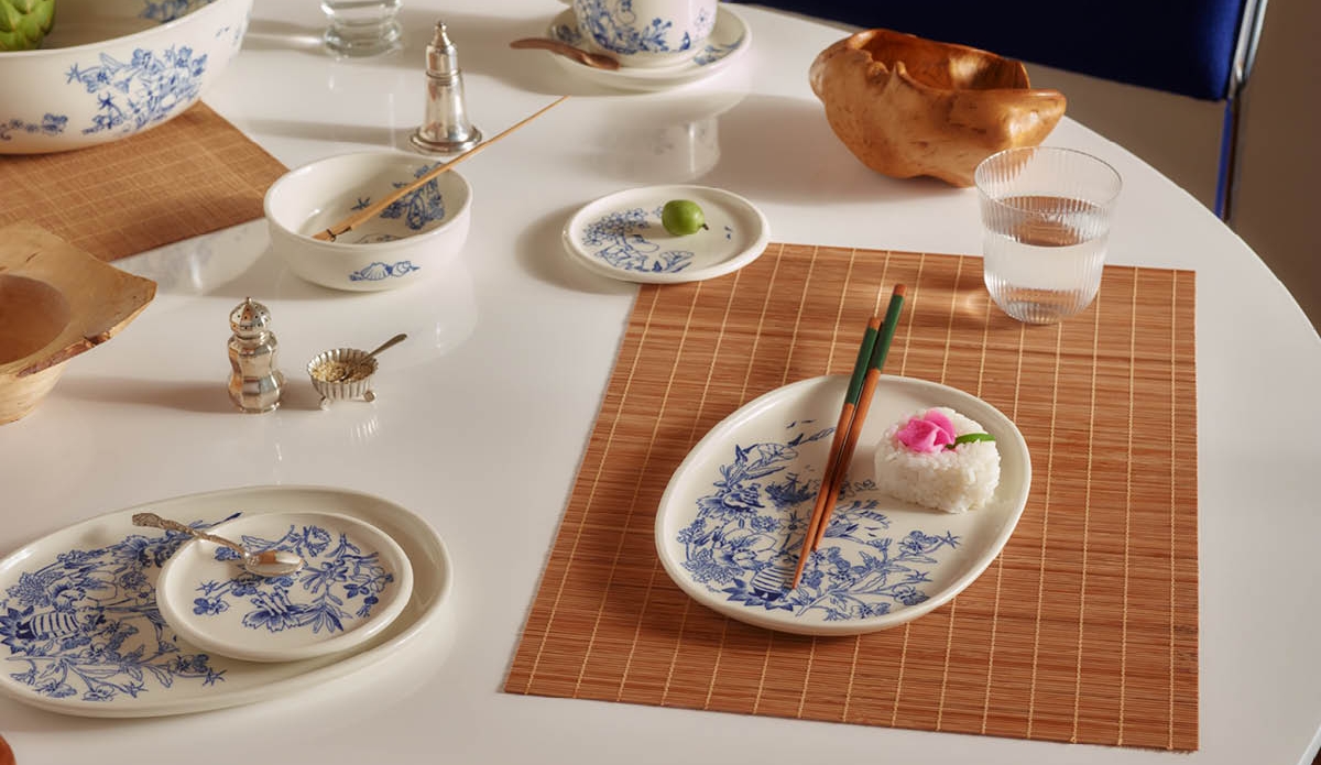 Muumi Harun sinivalkoisesta posliinista tehty kattaus