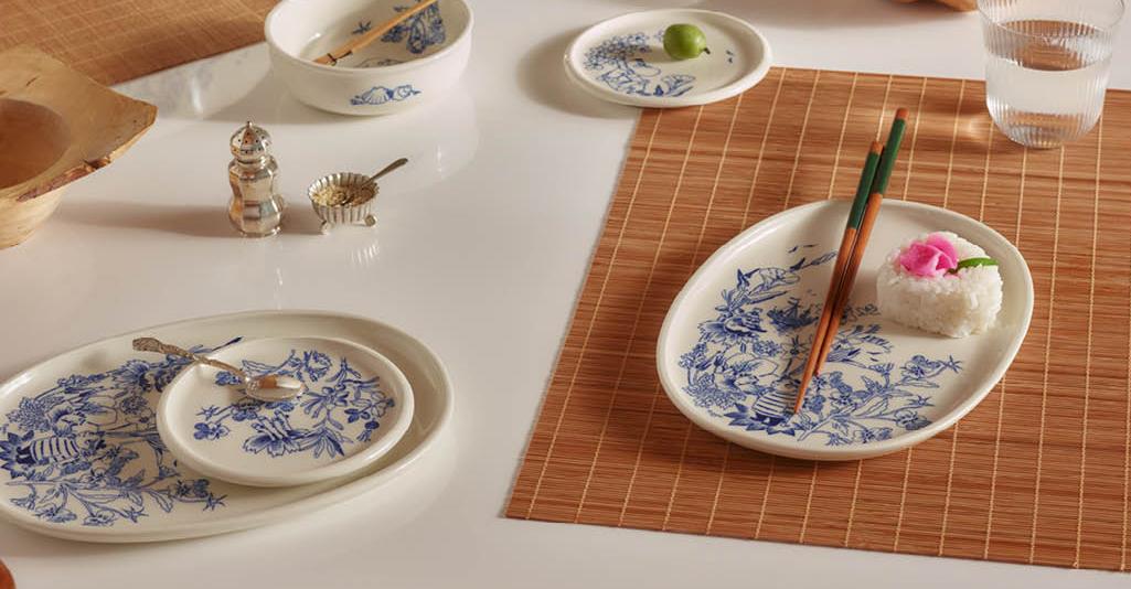 Muumi Harun sinivalkoisesta posliinista tehty kattaus