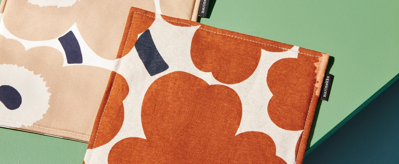 Marimekko patakinnas oranssilla ja beigellä painettu unikko kuosi