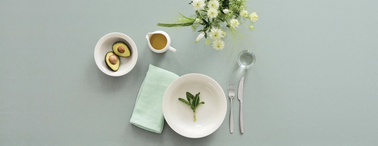 Arabia Arctica yksinkertainen astiasto valkoinen lautanen kulho, kaadin pöydän kattaus