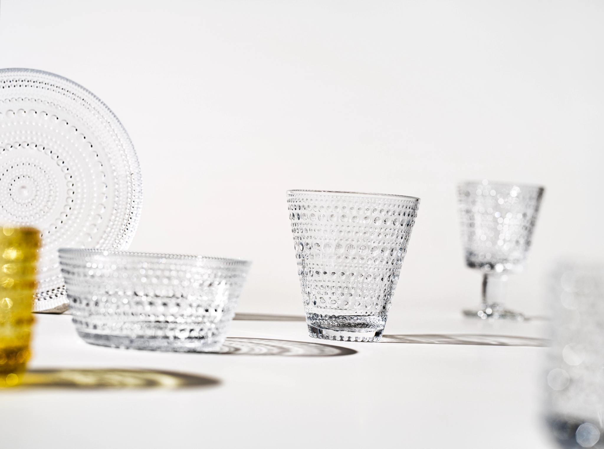 Iittala kastehelmi juomalasi ja jalallinen juomalasi värissä kirkas