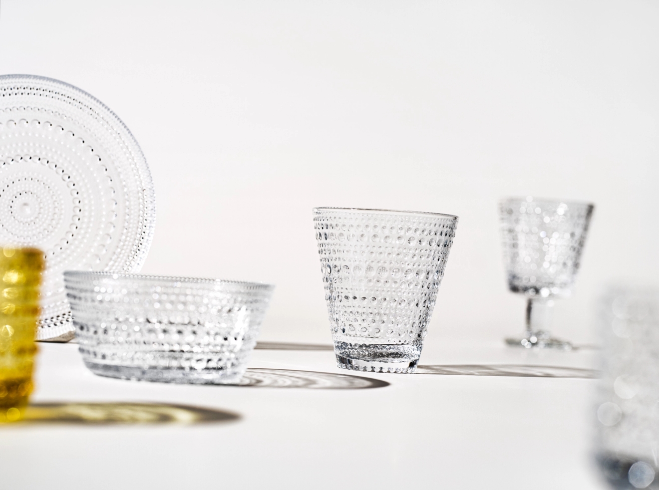 Iittala kastehelmi juomalasi ja jalallinen juomalasi värissä kirkas