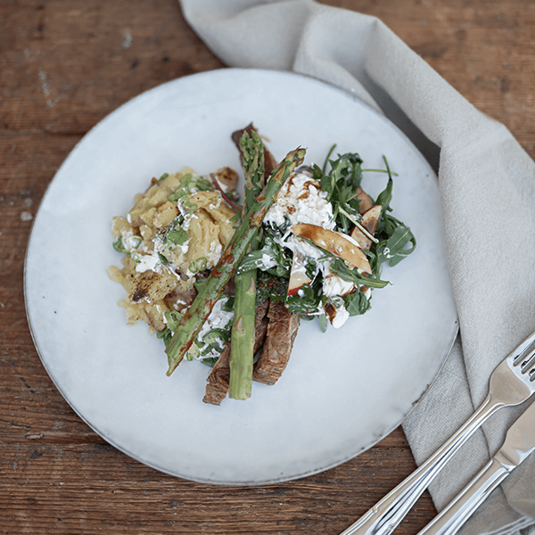 Grillad flankstek med krossad potatis och ramslökschimichurri