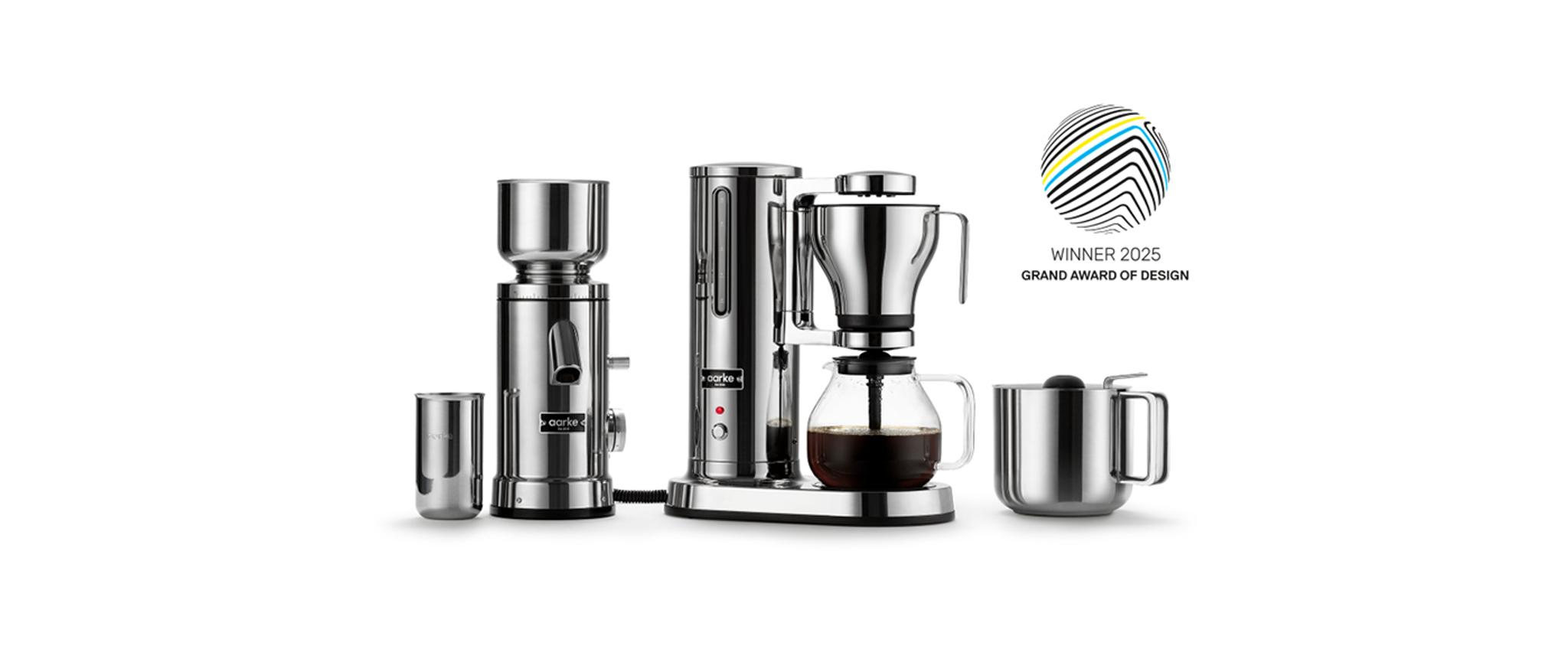 Produkter från Aarke och en banner med winner of design awards 2025