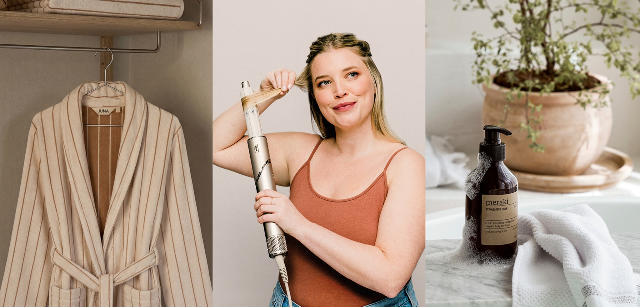 Kvinna stylar håret bredvid en morgonrock och exfolierande tvål i en harmonisk badrumsmiljö.