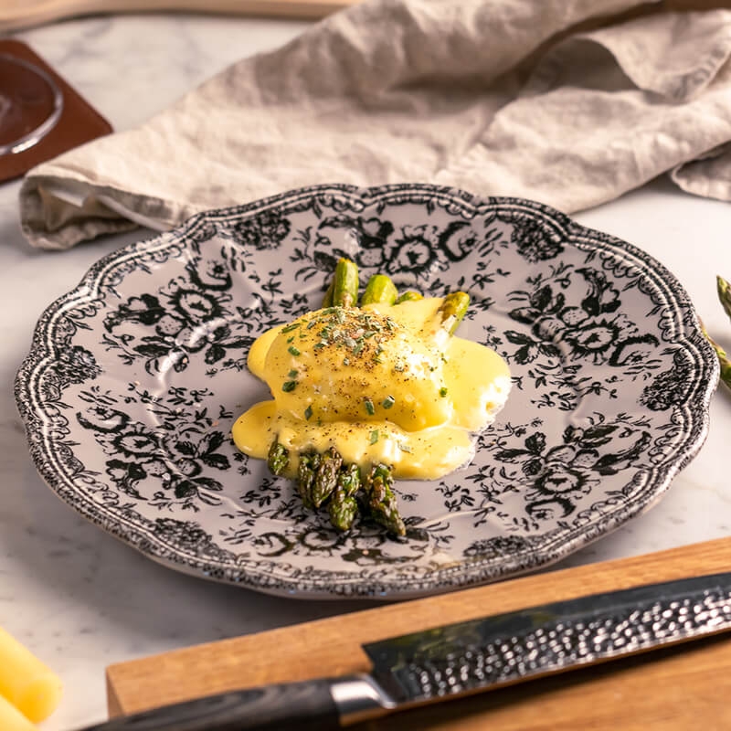 Matbodens recept på Sparris med pocherat ägg och hollandaisesås