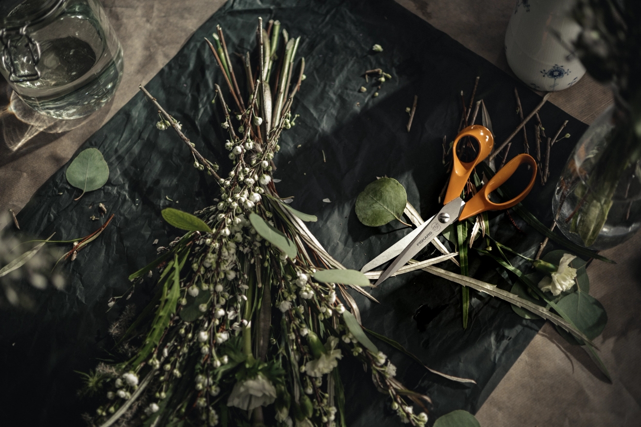 Fiskars orange sax klipper blomma