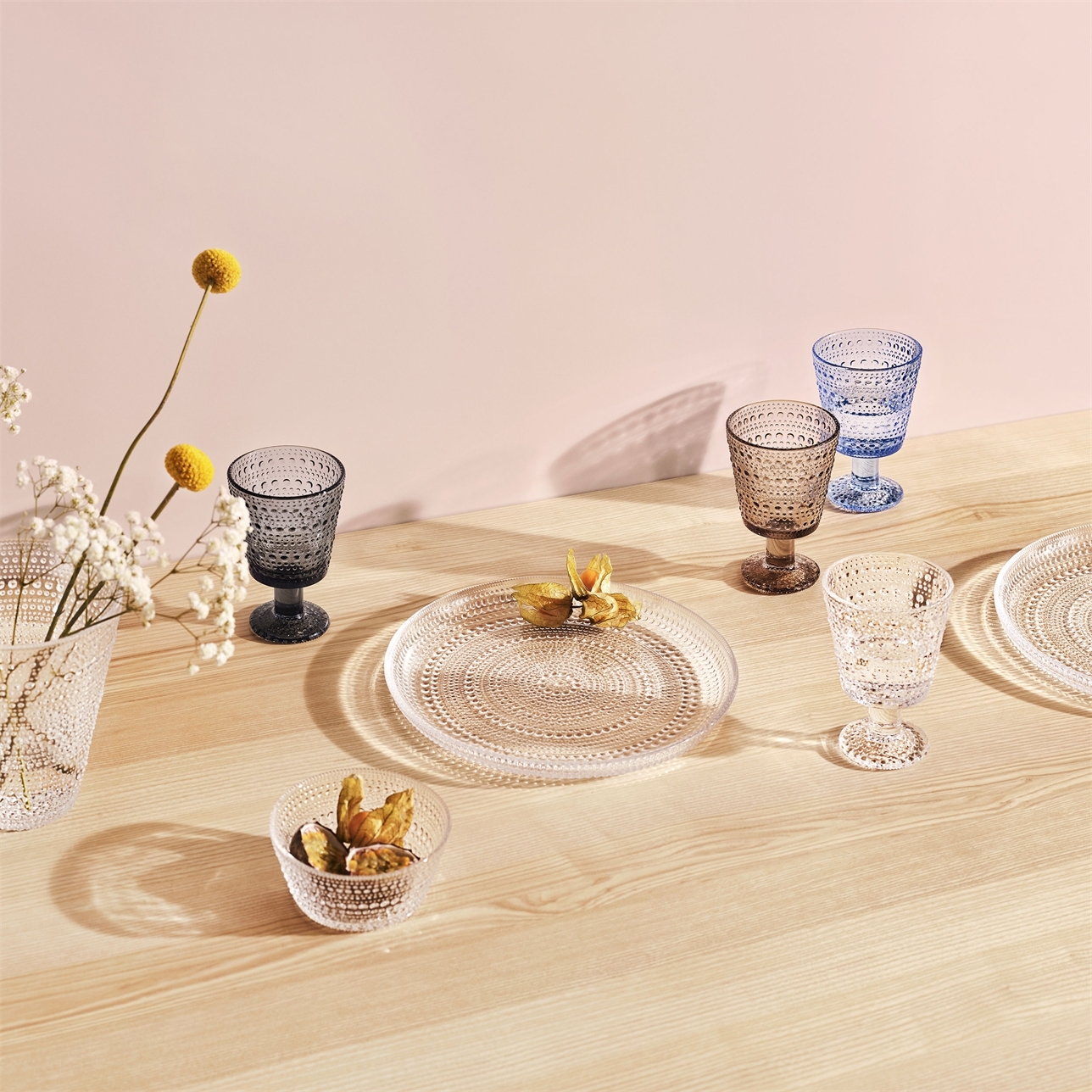 Jalalliset juomalasit eri väreissä Iittala kastehelmi -sarjasta