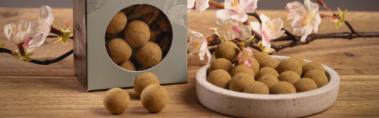 Amundsen godis Vintuggummi upplagt fint i ett fat på ett träbord