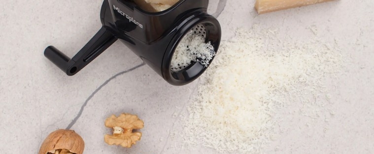 Mandelkvern i svart fra microplane