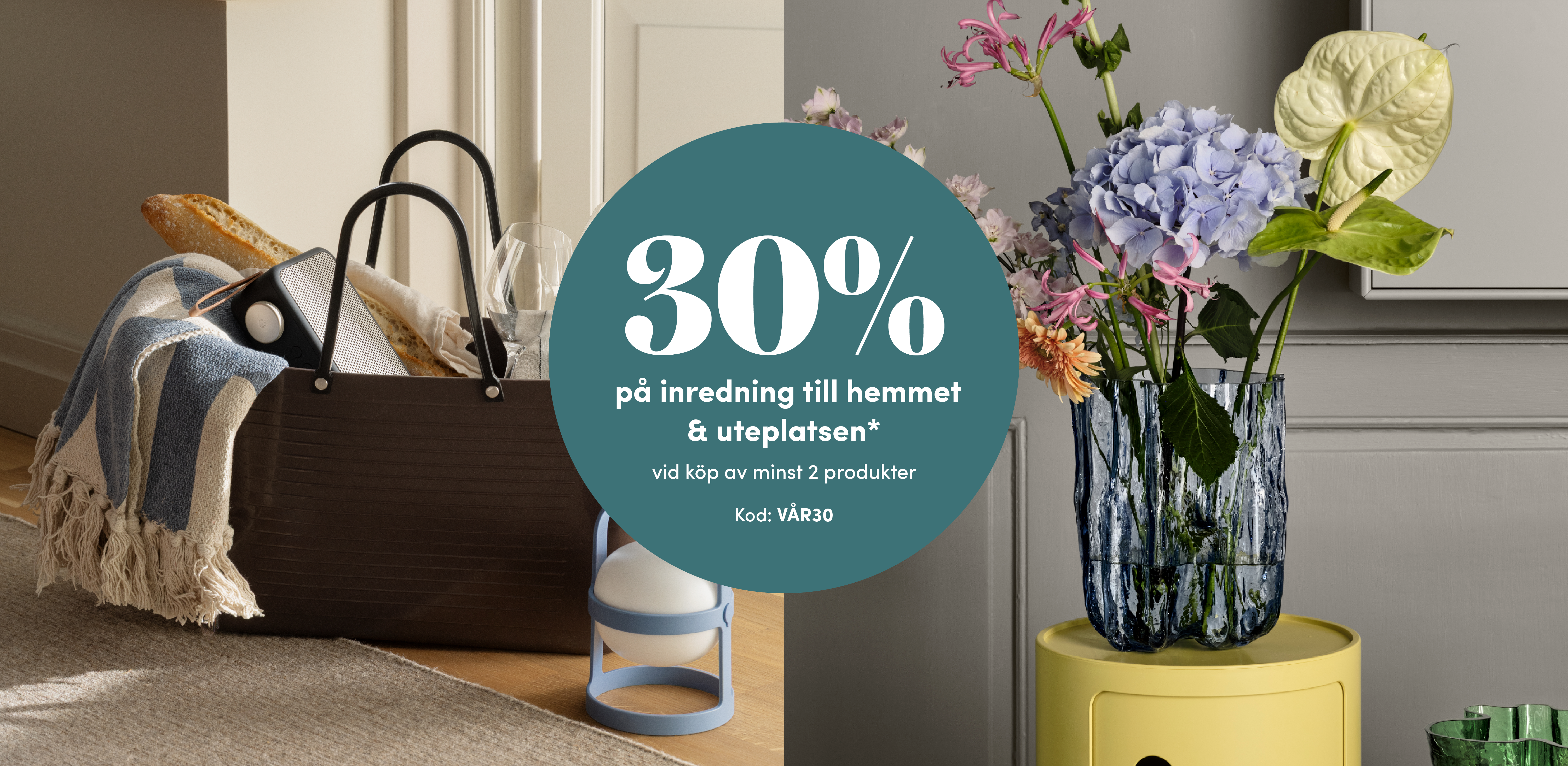 En delad bild visar en picknickkorg och en vas med blommor, med en blågrön cirkel som annonserar "30 % rabatt på heminredning och utomhusartiklar".