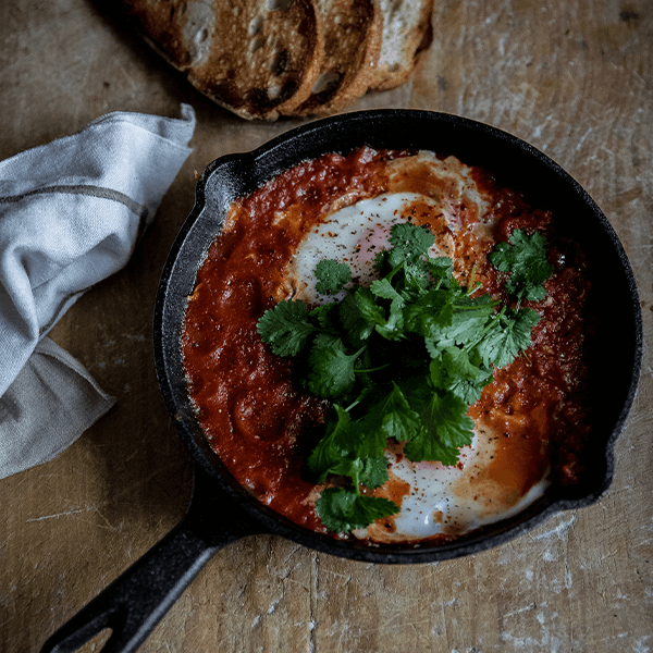 Shakshuka med grillat bröd