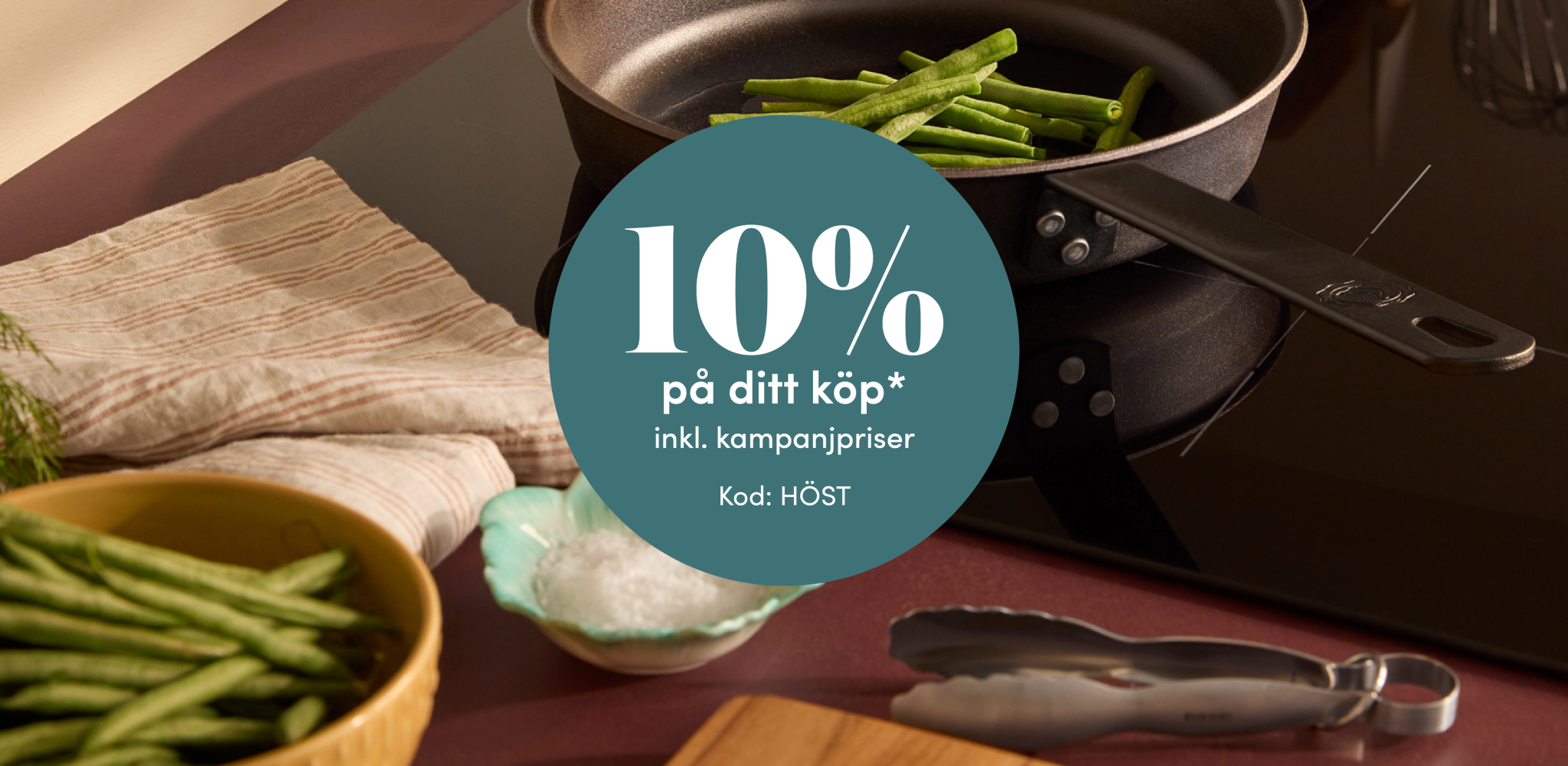 Stekpanna med gröna bönor och kampanjerbjudande om 10 % rabatt på ditt köp med koden HÖST.
