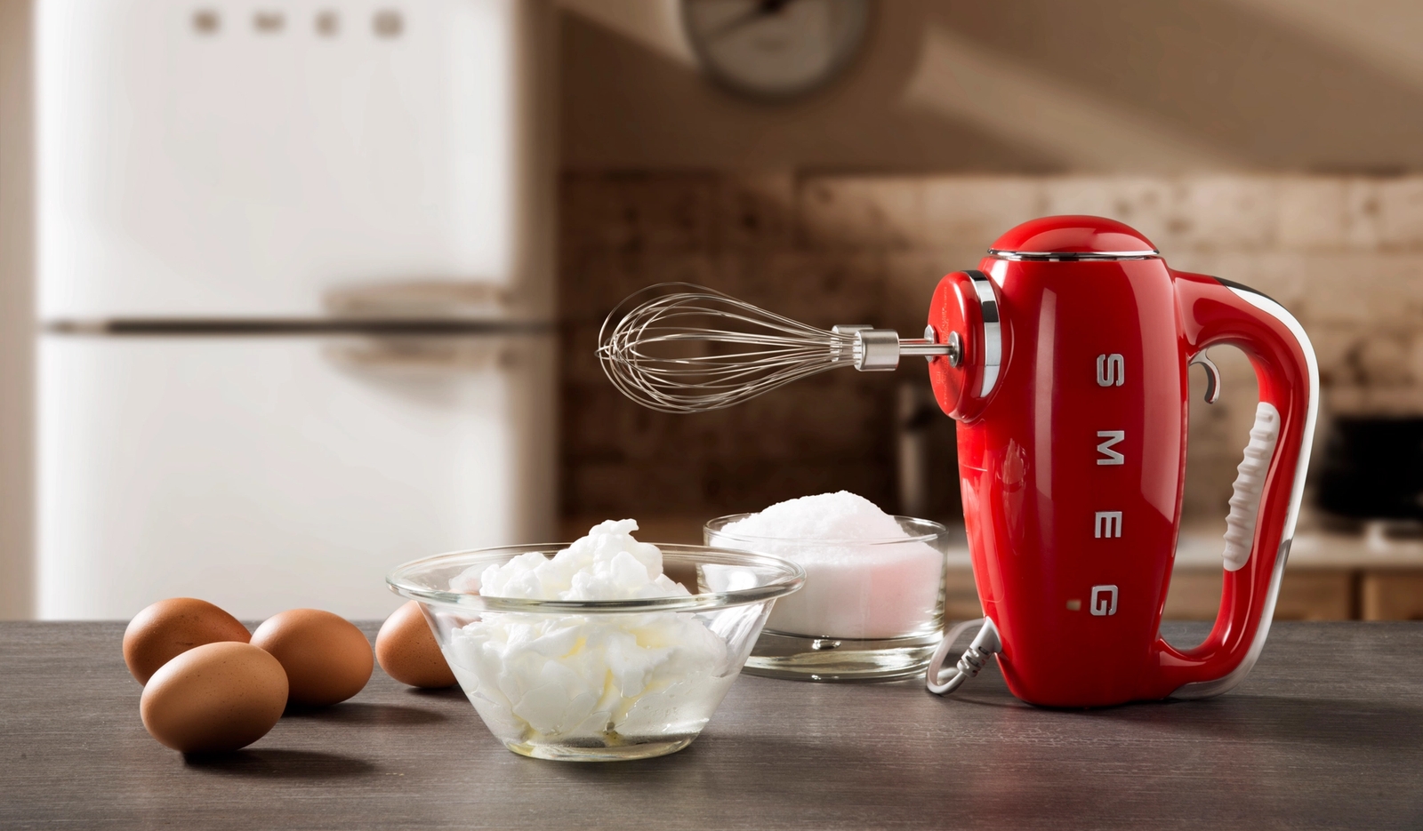 Smeg punainen