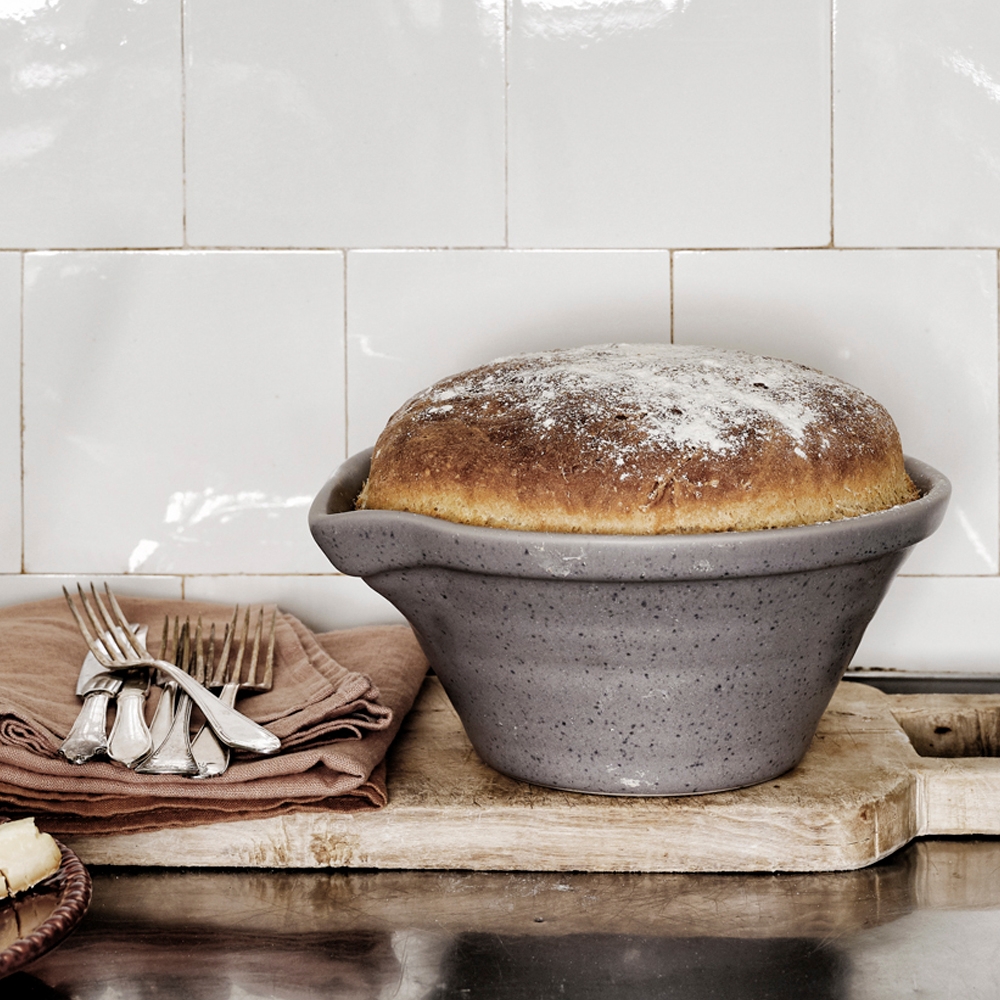 Spillkum med nygräddat bröd i