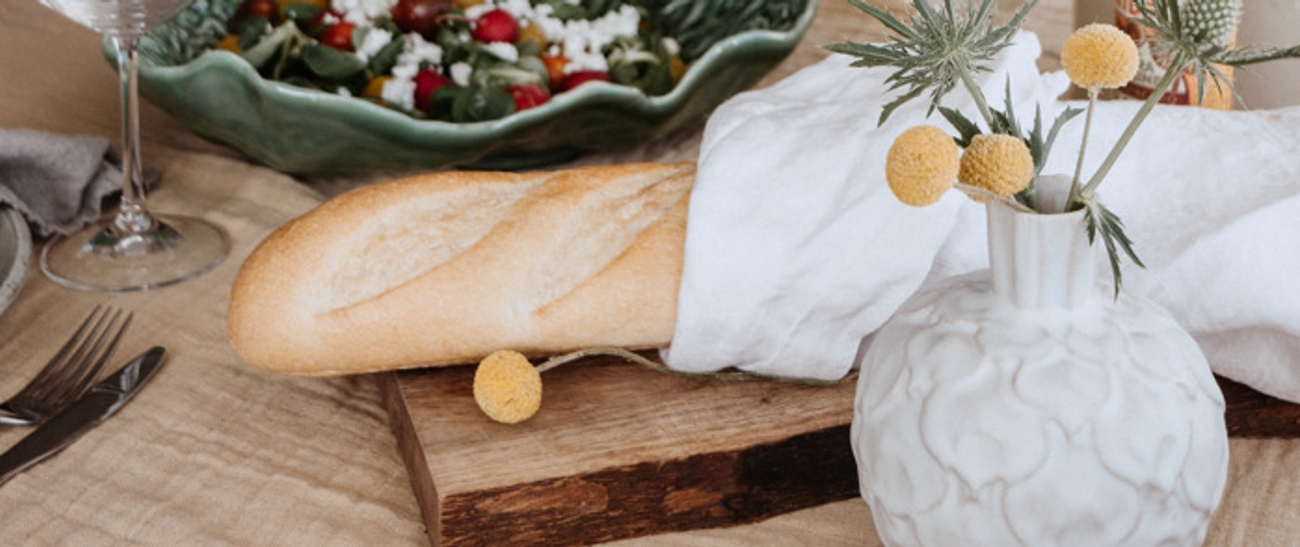 Brødskjærebrett, brød på skjærebrett i tre