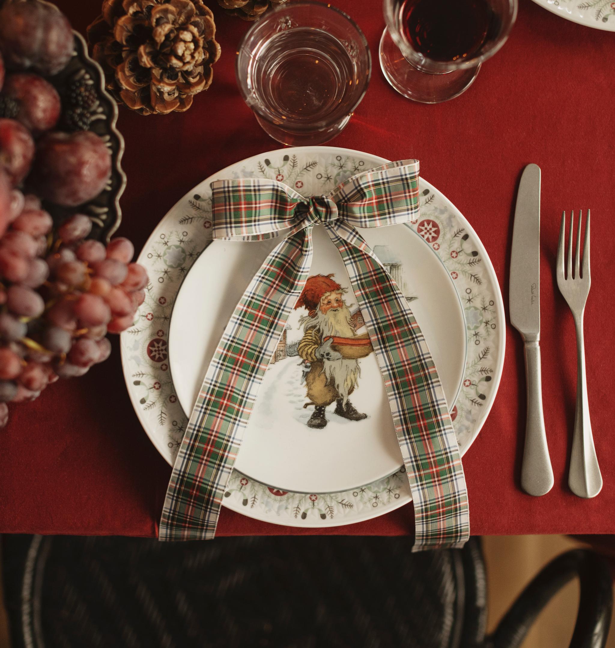 Midthun julservis med rosett