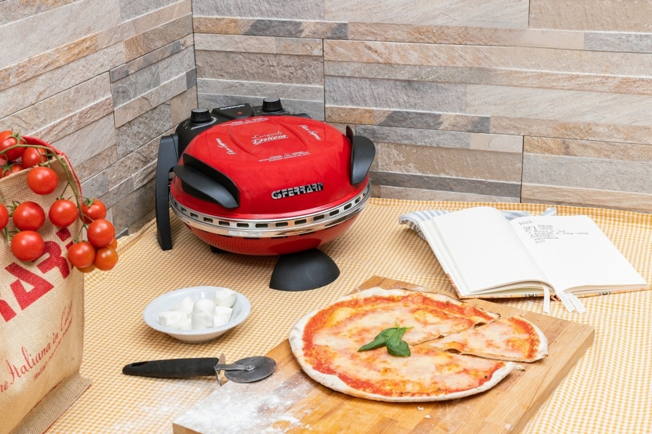 G3 Ferrari pizza med pizzaugn i kök