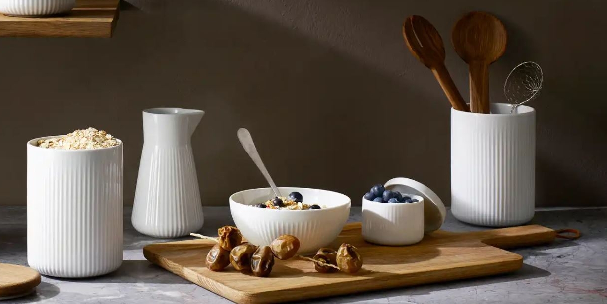 Legio Nova fra Eva Solo hvitt porselen dekket til frokost