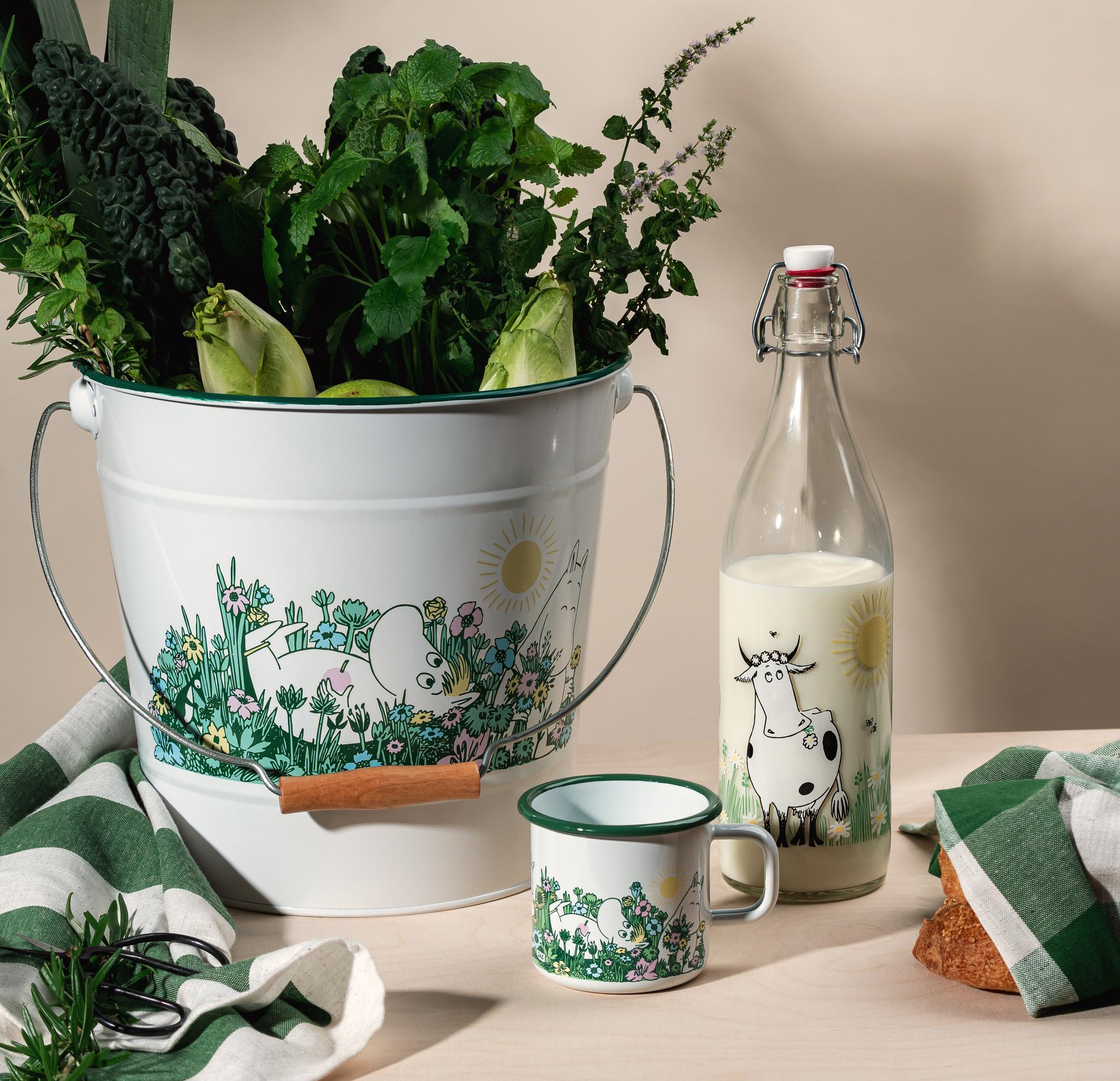 Muminflaska med mjölk i