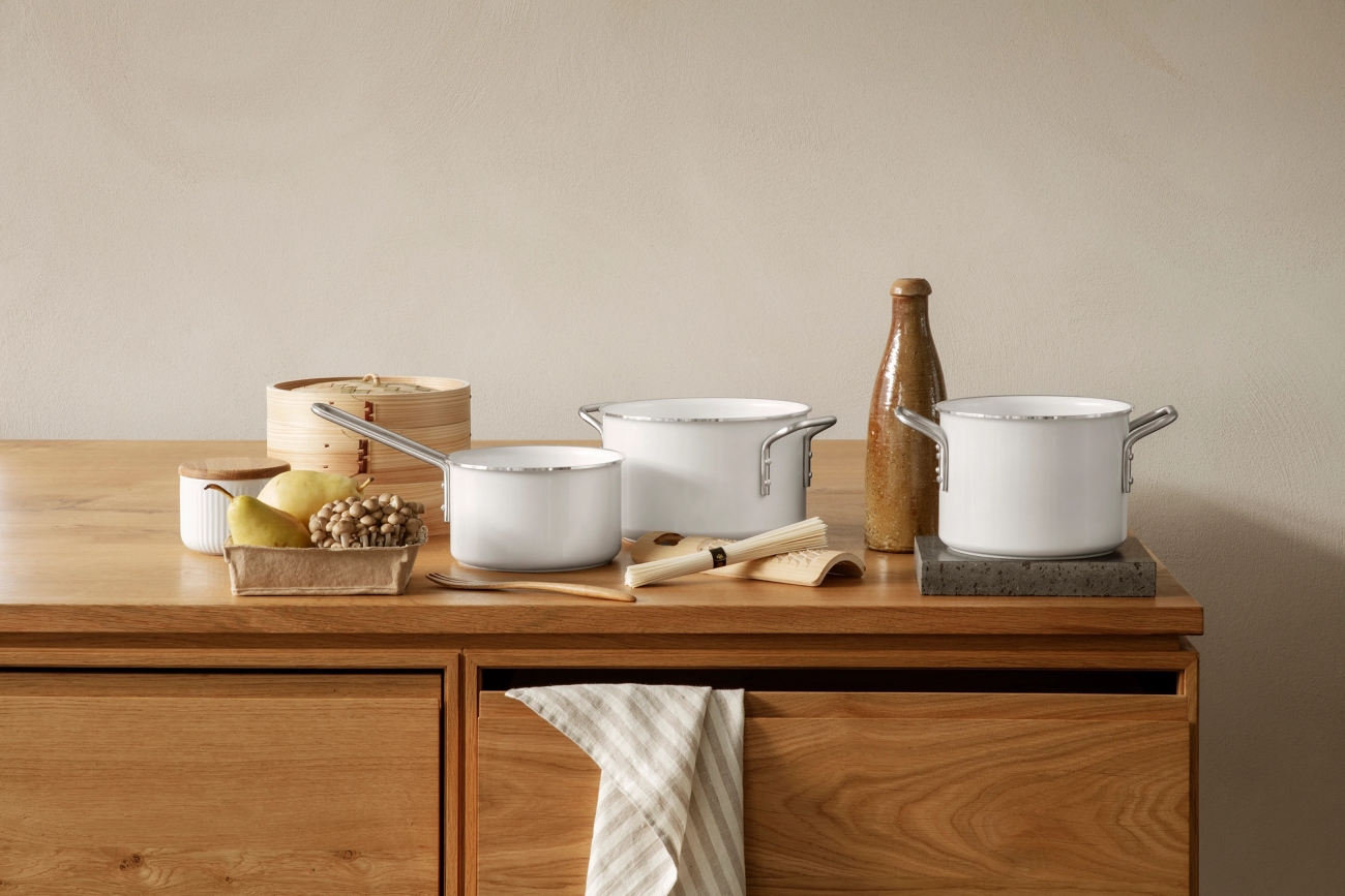 Valkoinen 3 litran kattila Eva Solo :lta, sarjasta eva trio