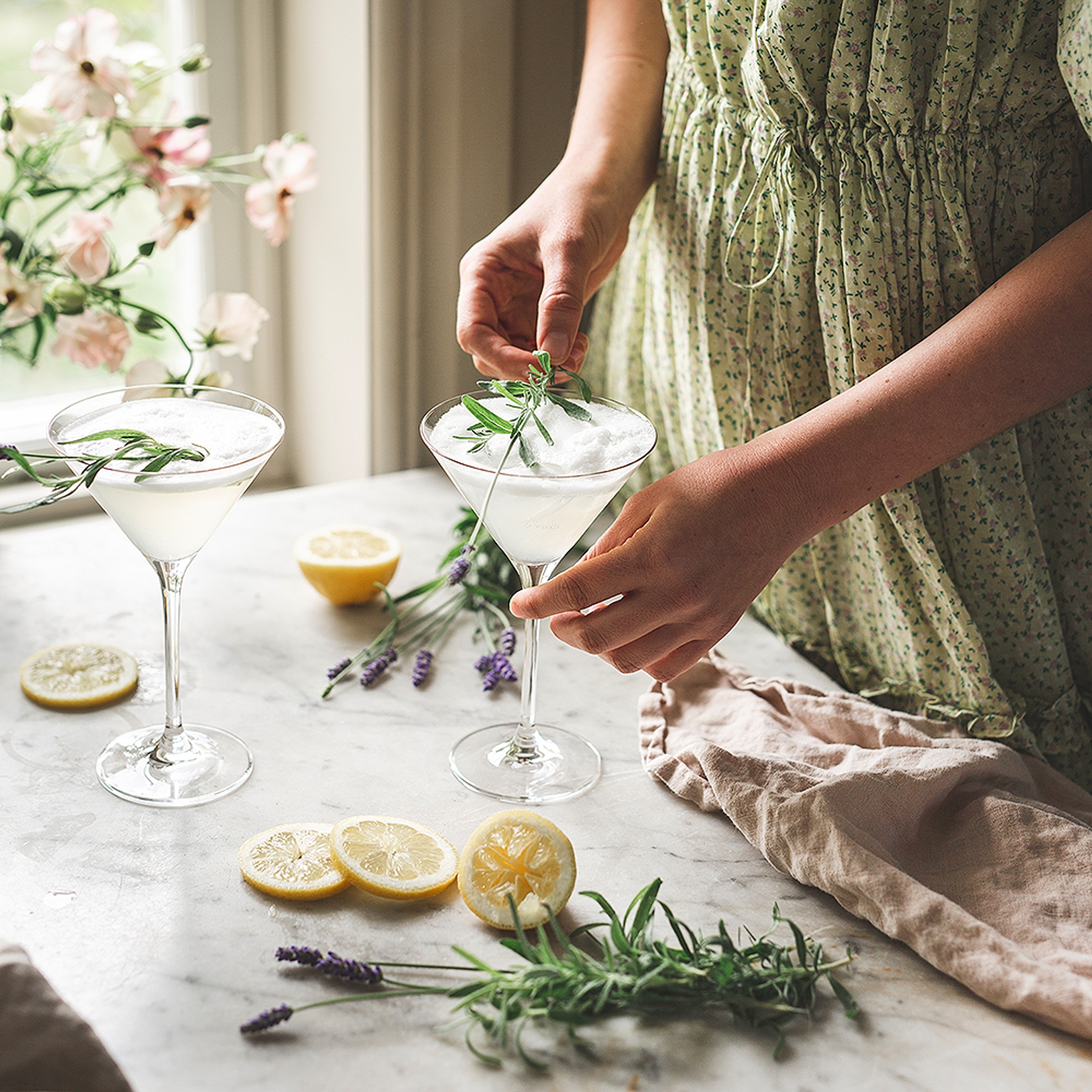 Somrig drink med lavendel