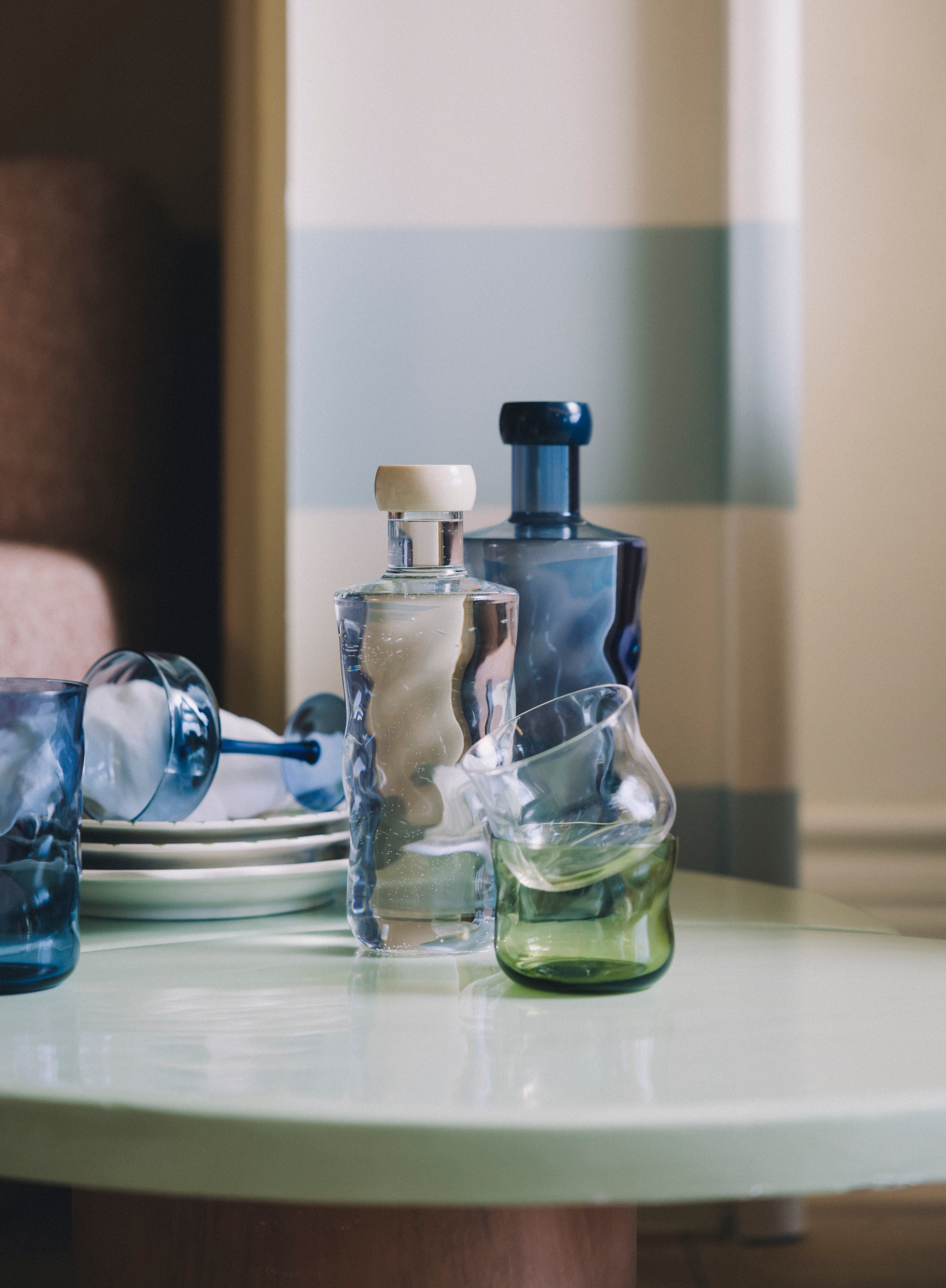 Paveau flaske og glass med rillet overflate