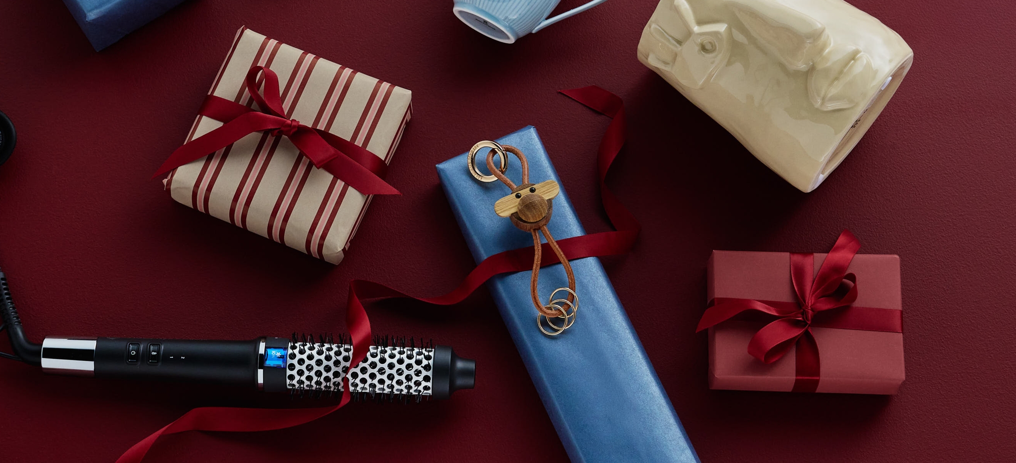 Julklappar till mamma under granen fint inslagna från Cervera