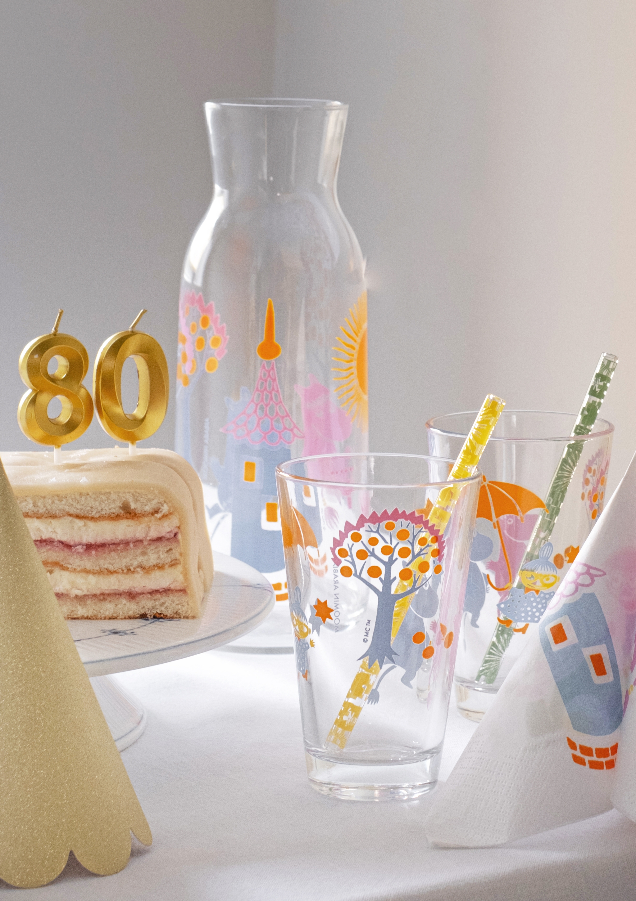 Muumi juhlat kokoelman juomalasi karahvi ja pillit väreissä vihreä ja keltainen