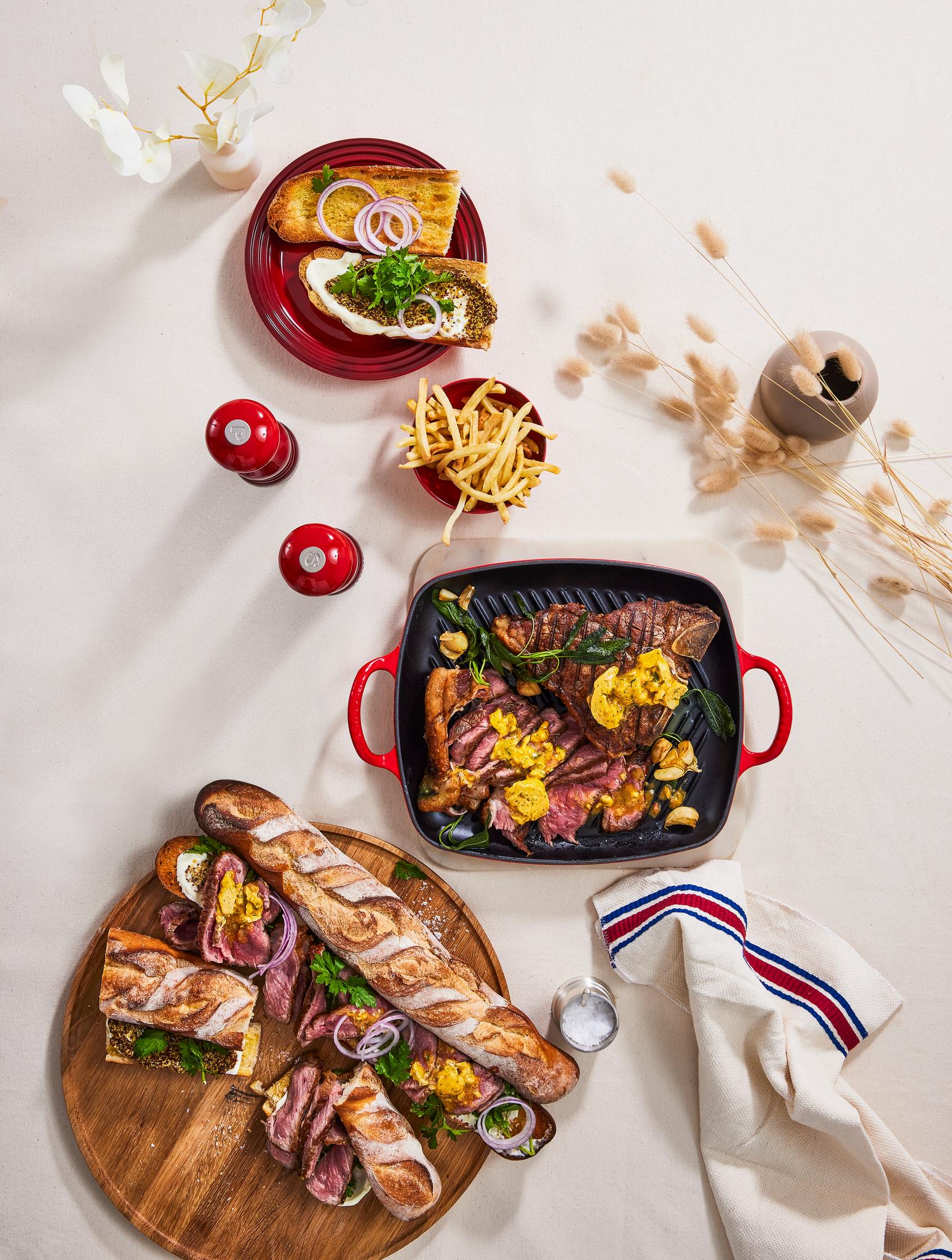 le creuset signature grillipannu maustemyllyt  ja lautanen punainen