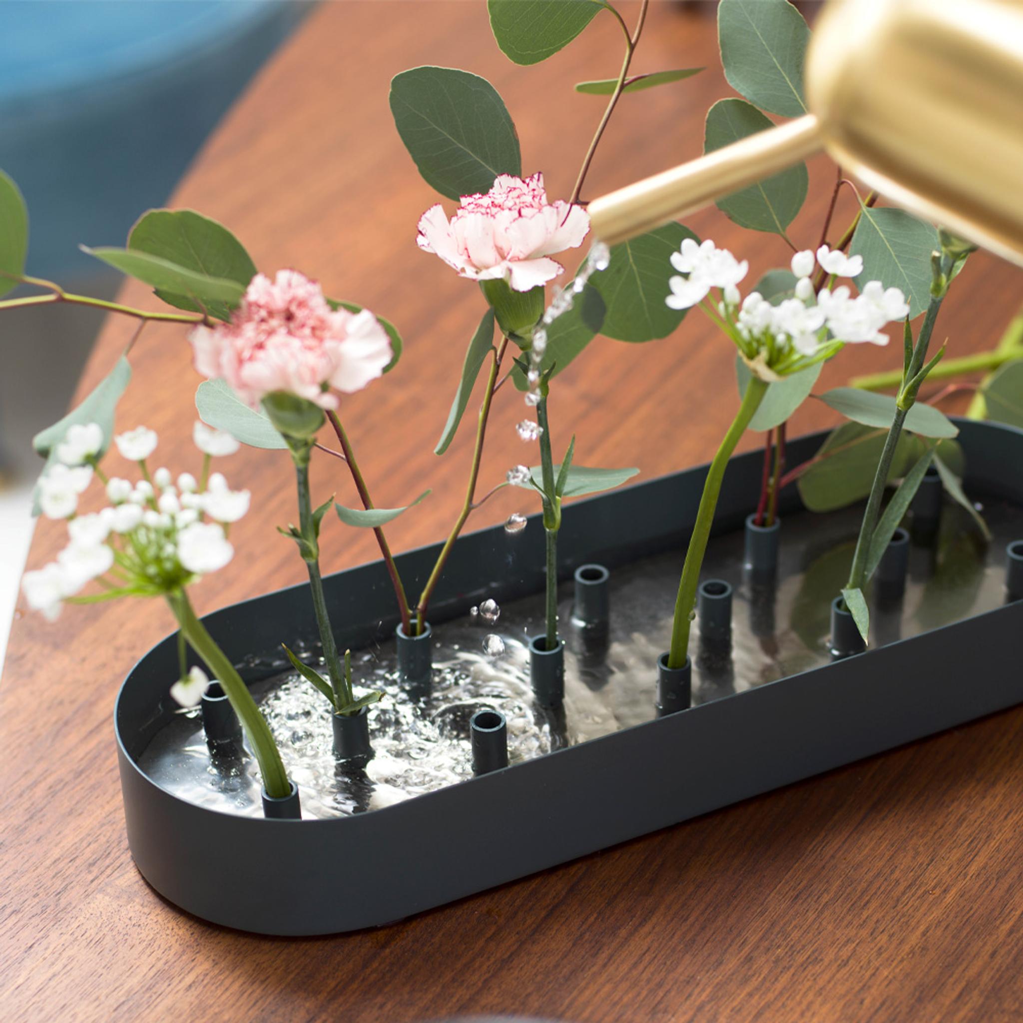 Vas från Klong med blommor i 