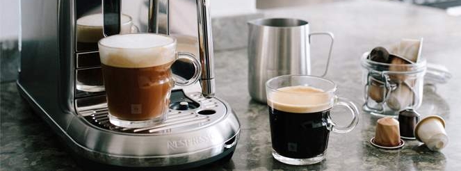 Espressolasit täynnä espressoa