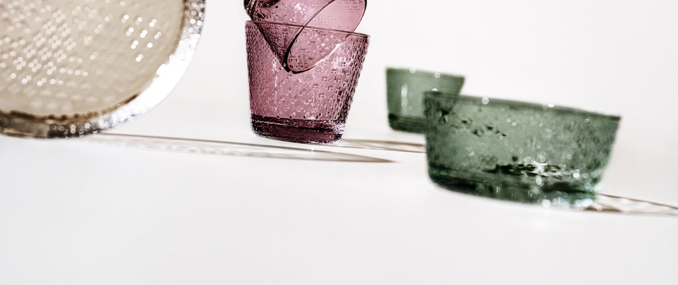 iittala lasikulho värissä vihreä ja muut astiat tundra sarjasta