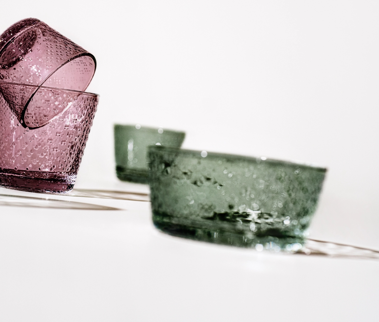 iittala lasikulho värissä vihreä tundra sarjasta