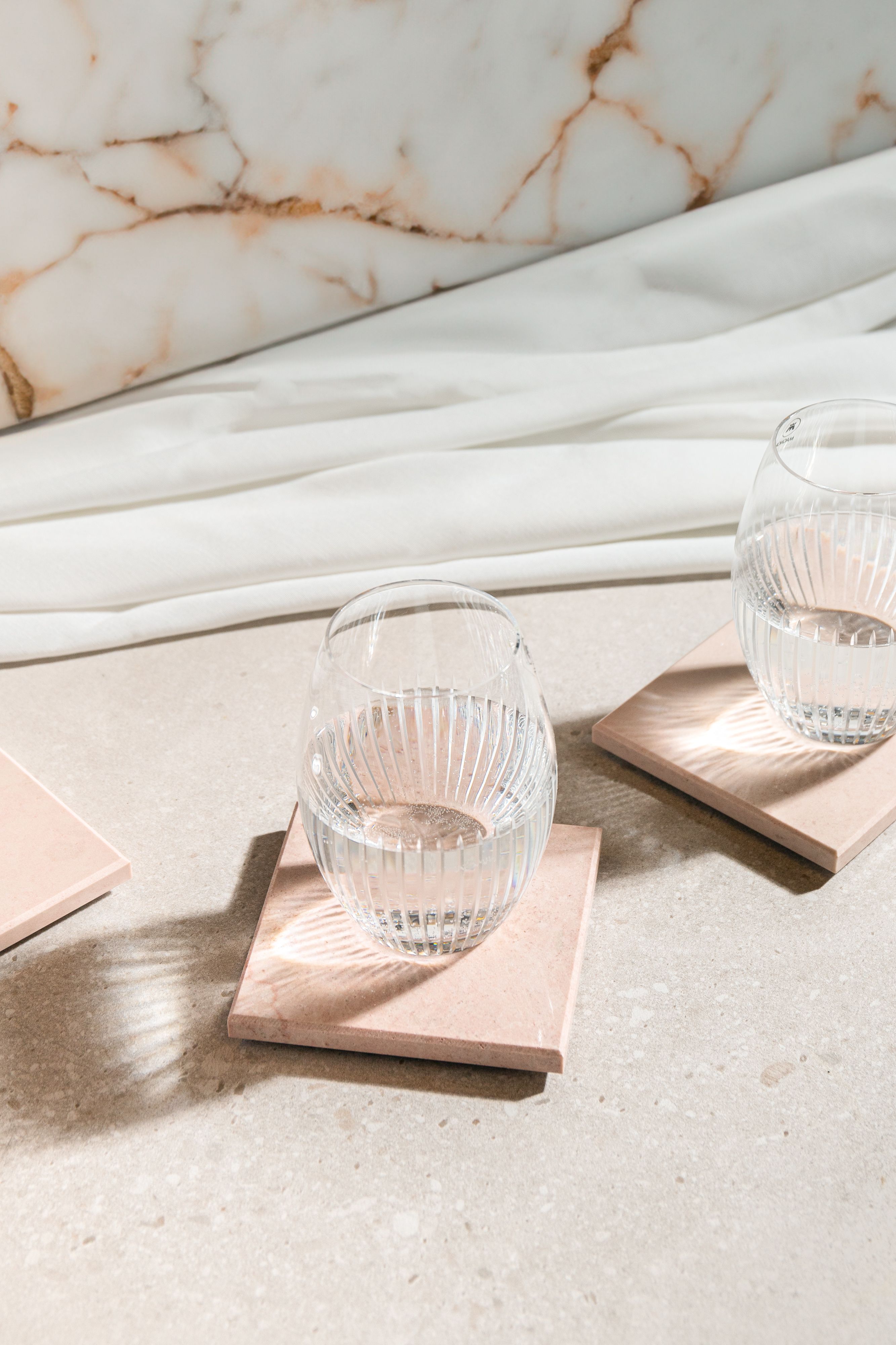 Marmori lasinaluset ja vesilasit 