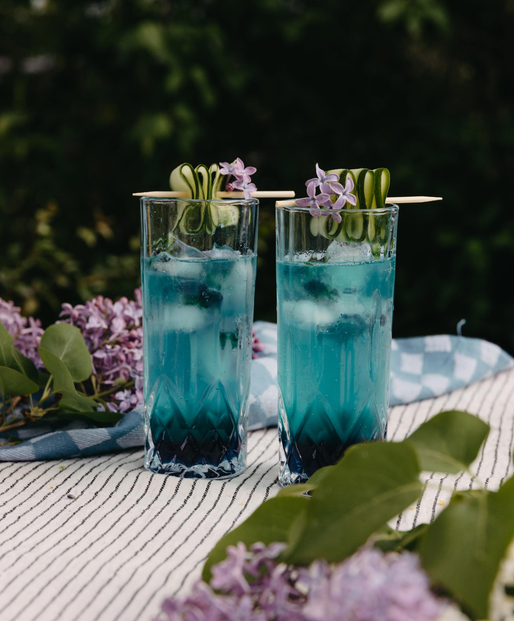 En blå sommardrink