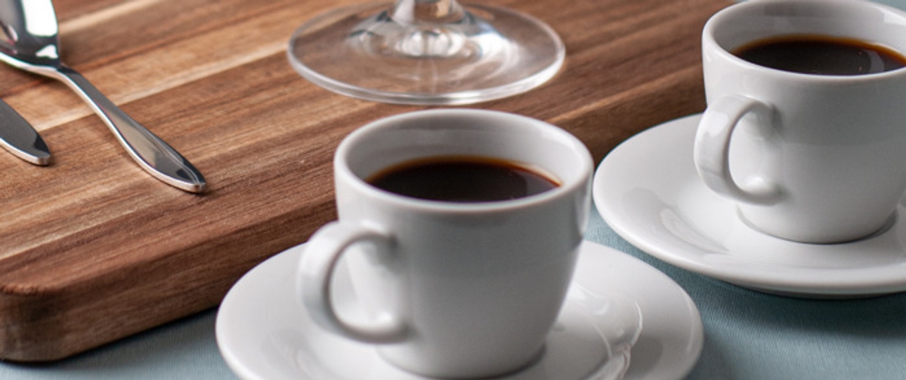 Perkolatorer nybrygget kaffe