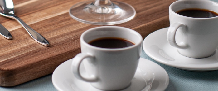 Perkolatorer nybrygget kaffe