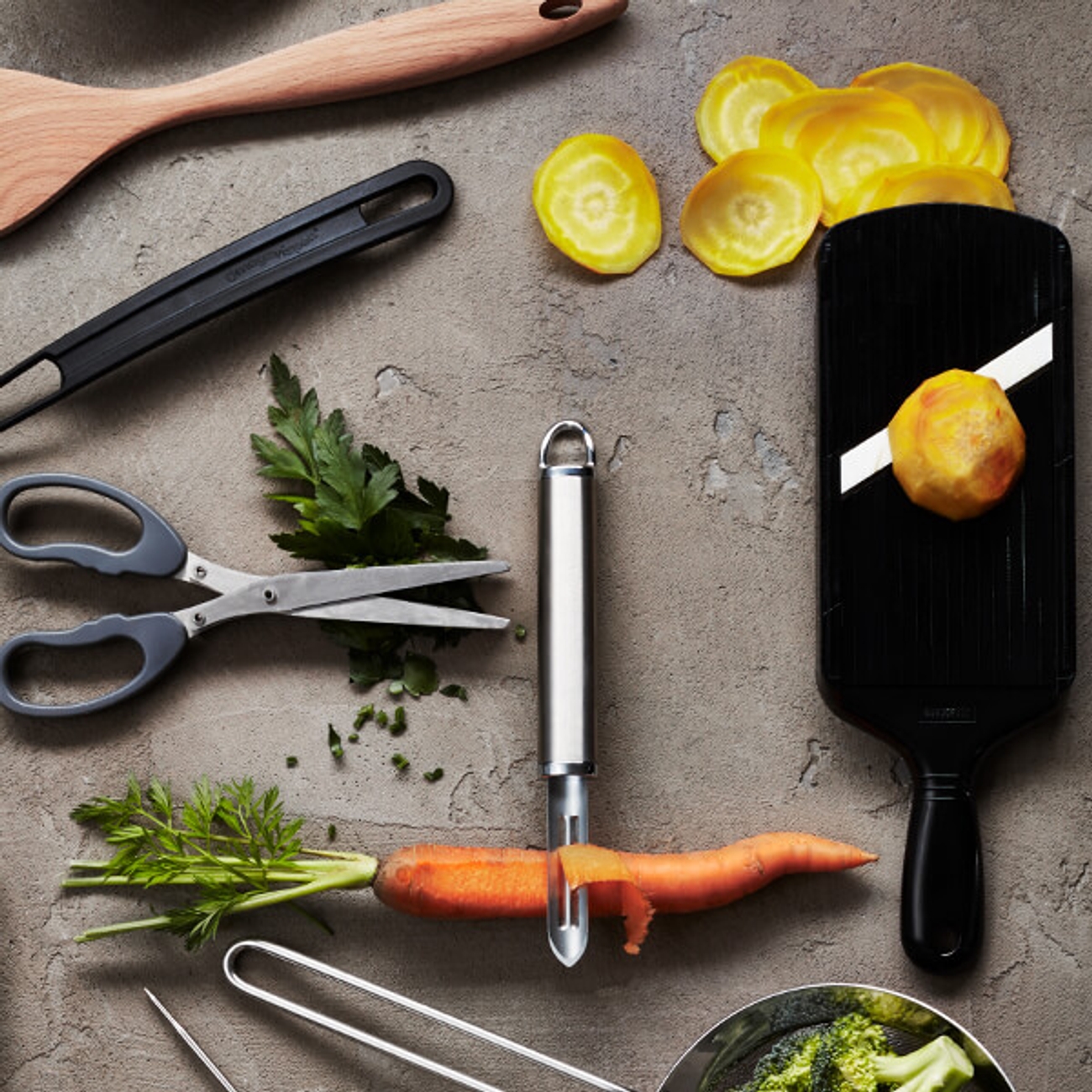 Kuorimaveitset perunankuorijat parmesaani porkkana vihannekset keittiötarvikkeet