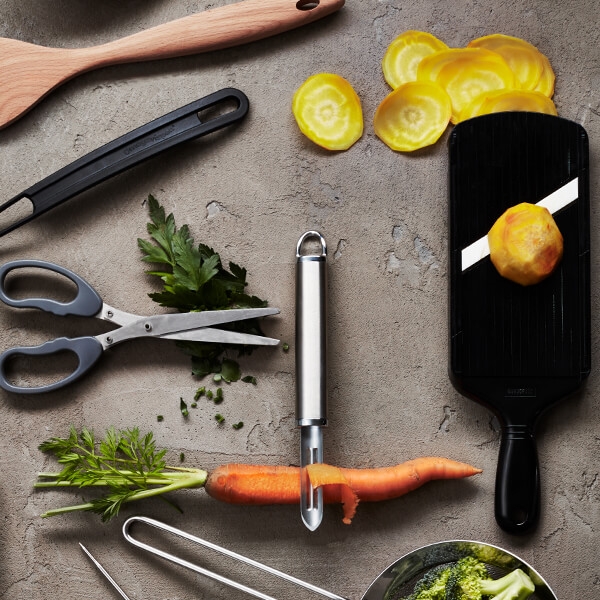 Kuorimaveitset perunankuorijat parmesaani porkkana vihannekset keittiötarvikkeet