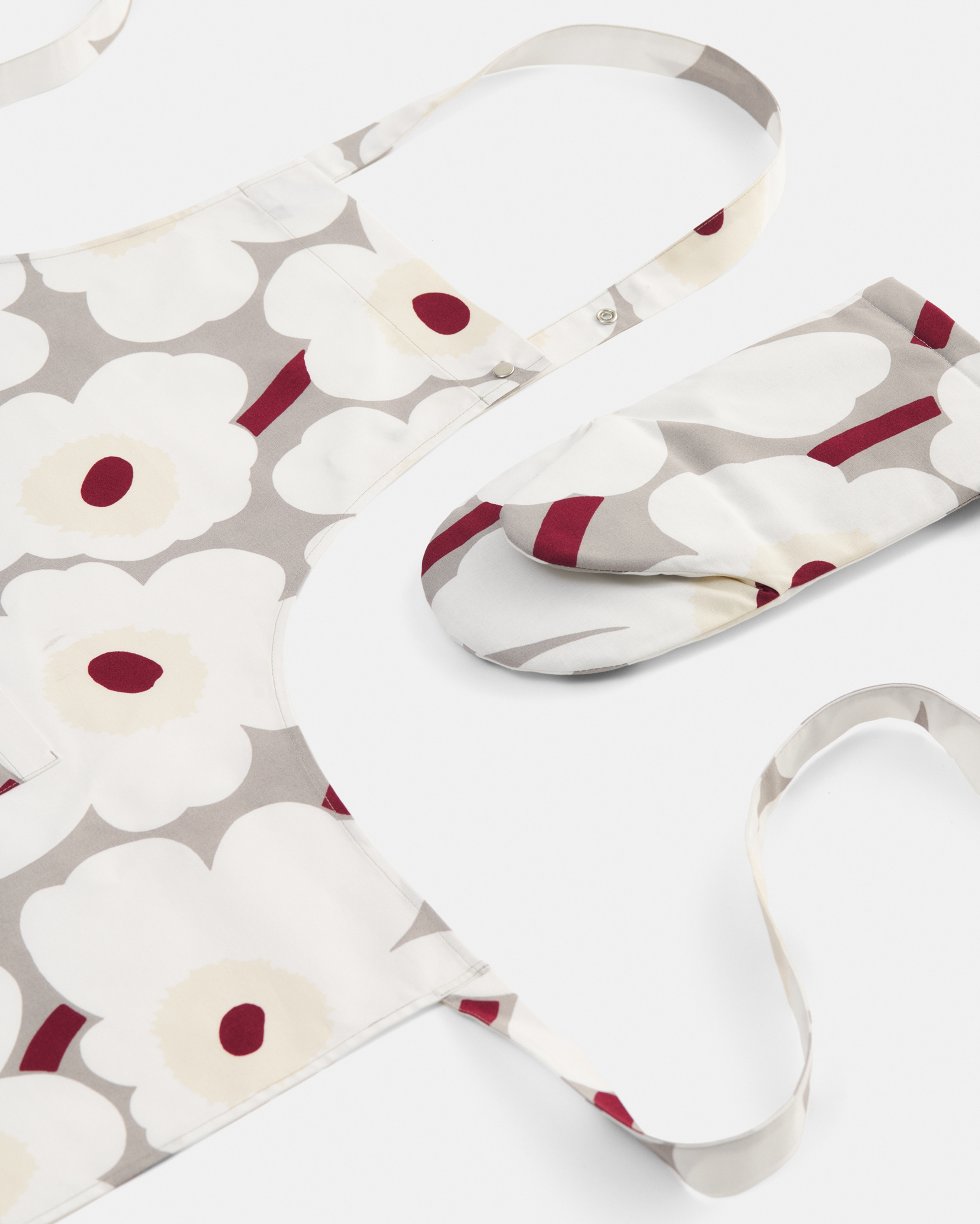 Marimekko esiliina ja patakinnas 