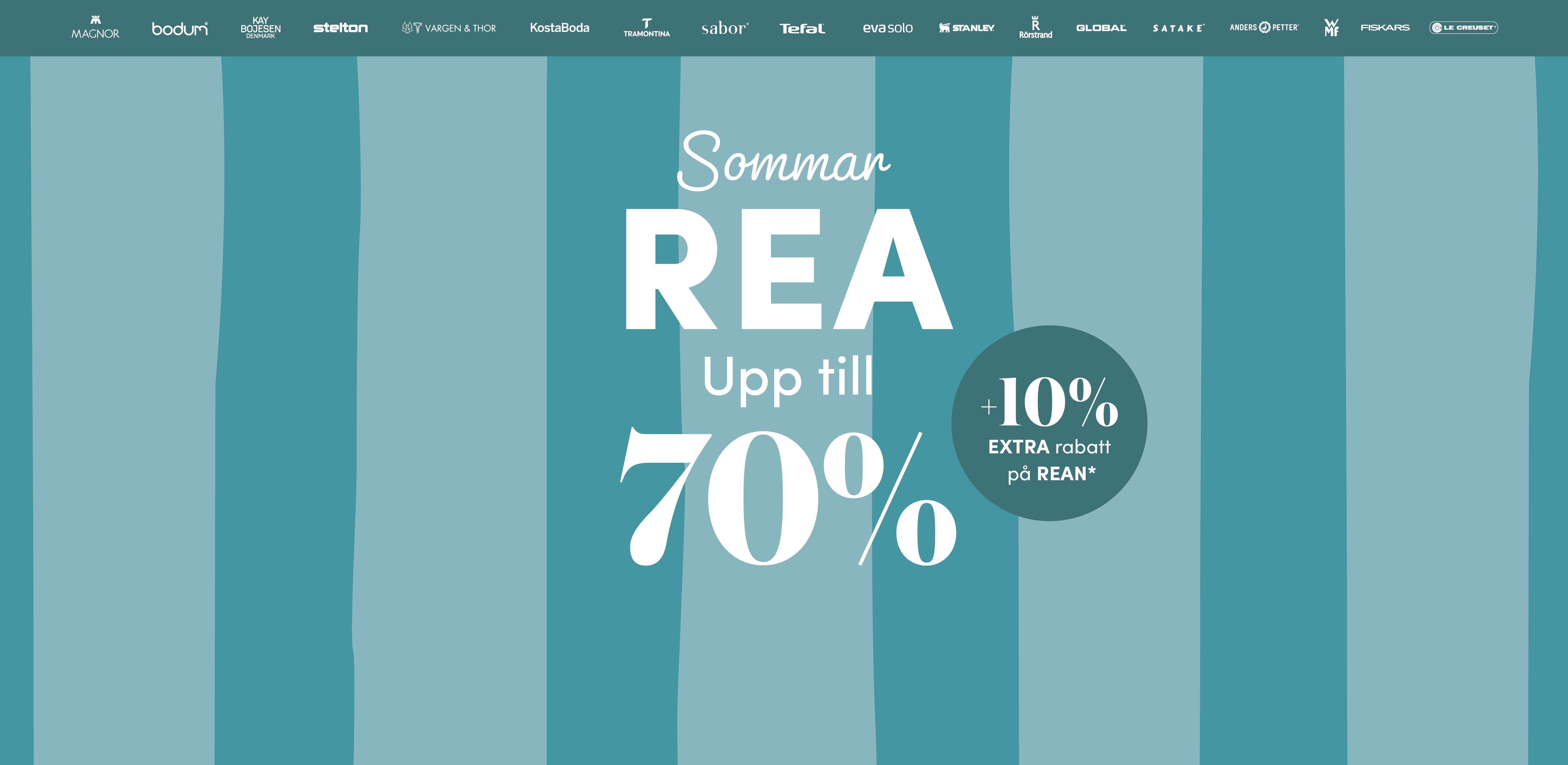Turkos banner med texten 'Sommarrea upp till 70% +10% extra rabatt på rean' mot randig bakgrund.