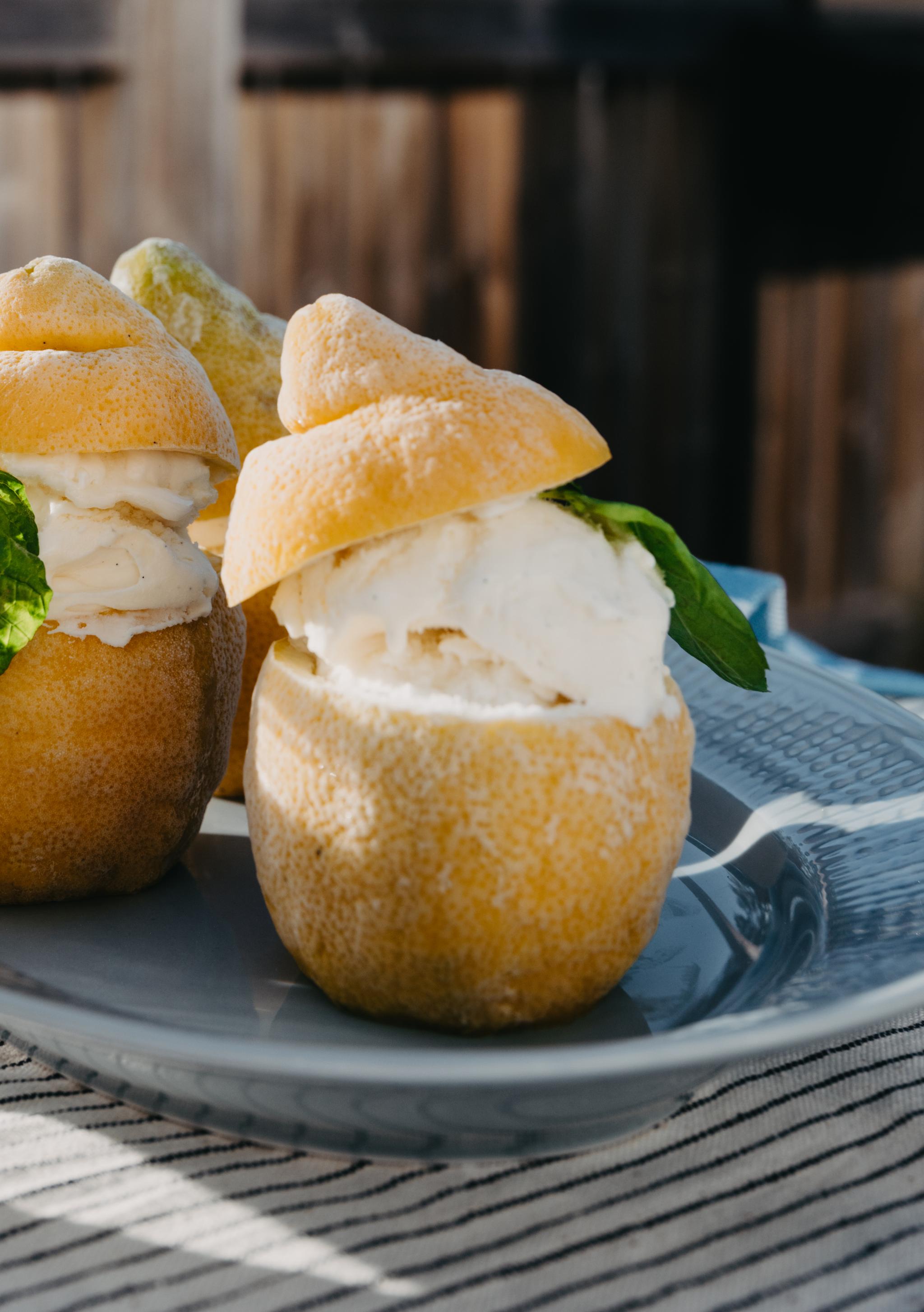 Glass i urgröpta citroner