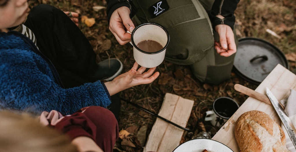 Kuuma kaakao emalimukissa