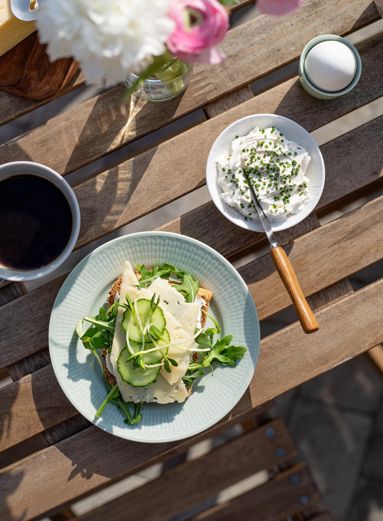 Aamiainen aamupala kesä rörstrand swedish grace lautanen muki kulho munakuppi